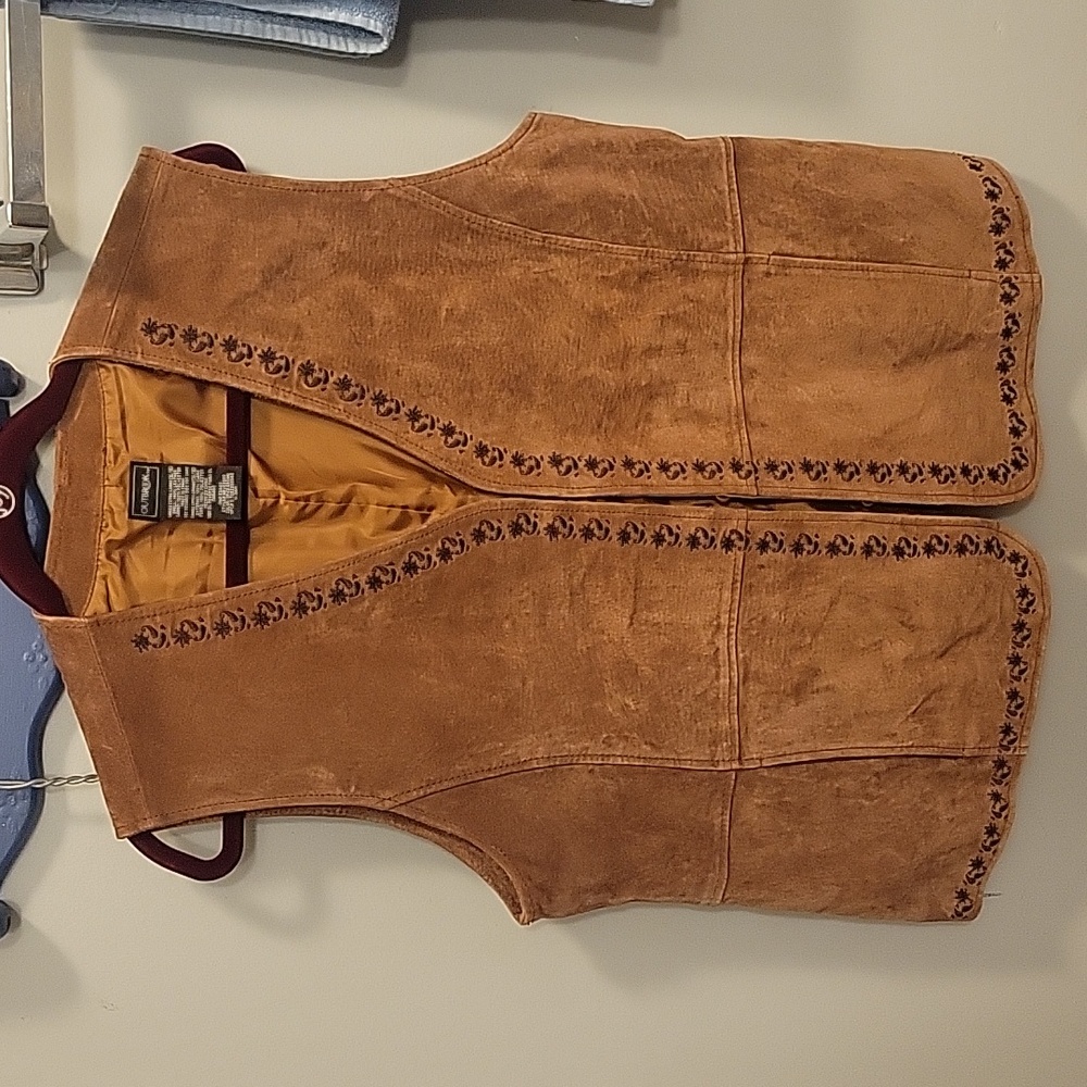 Vintage brown 100% leather woman's vest. Size extra large (16/18).